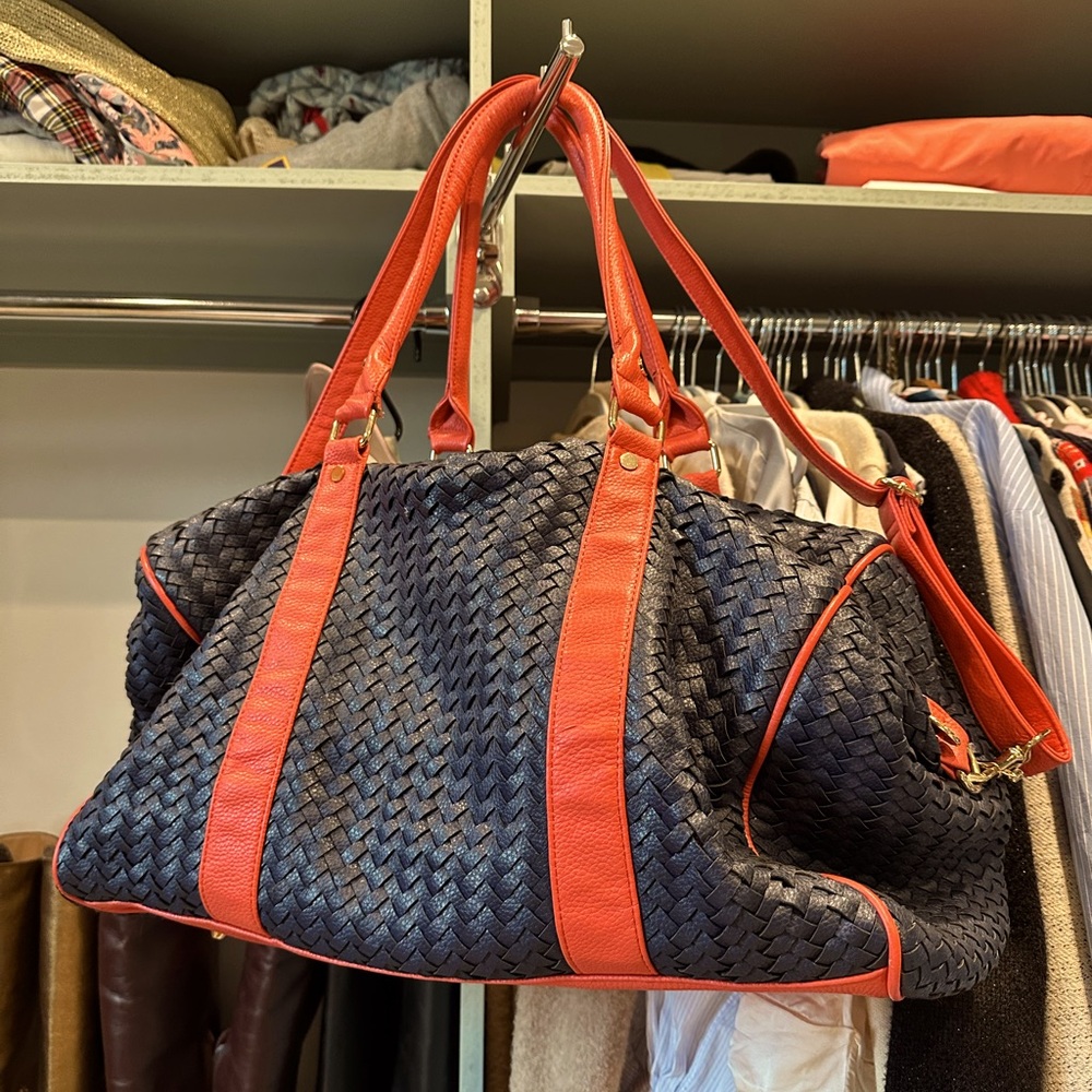 VEGAN LEATHER TRAVEL BAG